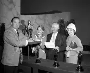 Academy Awards Bob Hope, Hope Lange, Olivia De Havilland 1960 OLD TV PHOTO