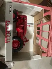 Ertl 1/16 McCormick Farmall Super-AV Tractor #250DA