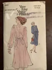 New VOGUE Misses Dress Pattern No. 9941 Size 12
