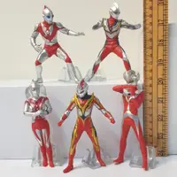 在飛比找蝦皮購物優惠-ULTRAMAN 奧特曼與怪物系列 G 蛋糕澆頭公仔