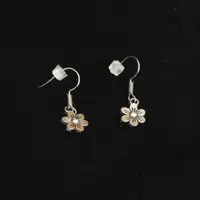 在飛比找蝦皮購物優惠-Cherry Blossom Earrings