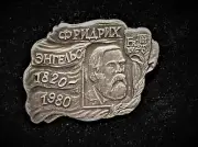 Vintage pinback F. Engels , socialist revolutionary. Pinback. Extra RARE.