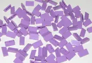 LEGO LOT OF 100 NEW MEDIUM LAVENDER 1 X 2 X 2/3 SLOPES SLOPED PARTS