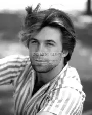 ACTOR ALEC BALDWIN - 8X10 PUBLICITY PHOTO (DD359)