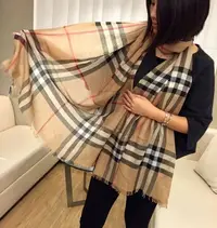 在飛比找Yahoo!奇摩拍賣優惠-Burberry 3743232 Giant Check S