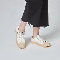 在飛比找momo購物網優惠-【moz】瑞典駝鹿綁帶式併色帆布餅乾鞋(鮮奶茶)