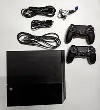 在飛比找Yahoo!奇摩拍賣優惠-（ 很新的 二手） PS4主機 + 手把兩隻 PlaySta