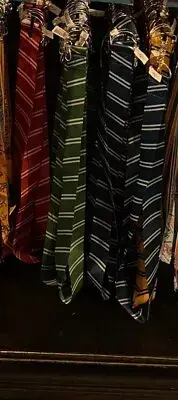 Universal studios Harry Potter Hogwarts Lanyard Slytherin Hufflepuff Gryffindor