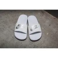 在飛比找蝦皮購物優惠-【豬豬老闆】NIKE BENASSI JDI 白底 銀字銀勾