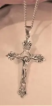 Handsome Sloped & Etched Feathery Armed Silvertone Crucifix Cross Pendant