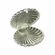 2.5 Inch Clear Plastic Seashell Clam Shell Party Favors 12 Pieces