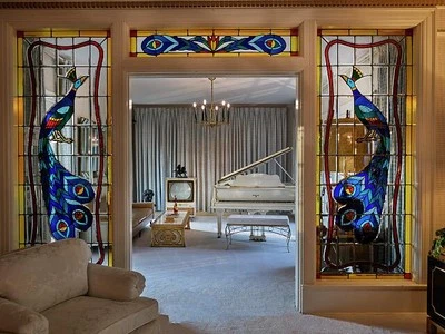 once owned, Living room Graceland, Tennessee, mansion 13.8-acre estate Memphis