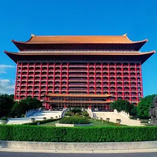 圓山大飯店松鶴餐廳自助餐吃到飽餐券(含服務費)