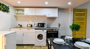 Cosy two bedroom flat,Rozsa street,Gin
