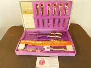 VINTAGE KITCHEN SHEFFIELD ENGLAND FLEUR D'OR SS STEAK KNIVES & CARVING SET NEW