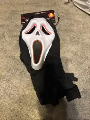 Fun World E.L Ghost Face Light-Up Halloween Mask NWT