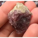 SPINEL 就像 51.8 克拉草莓一樣。