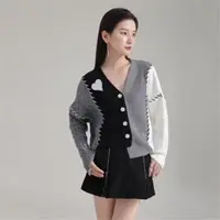 在飛比找momo購物網優惠-【ibella 艾貝拉】時尚設計感拼接不對稱長袖針織外套針織