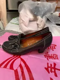 在飛比找Yahoo!奇摩拍賣優惠-「 二手鞋 」 Zaza Collection 女版皮革跟鞋
