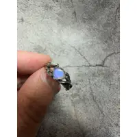 在飛比找蝦皮購物優惠-月光石戒指【精品】（2號）強光 藍色 買就送首飾收納盒 深藍