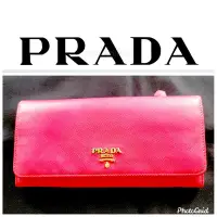 在飛比找Yahoo!奇摩拍賣優惠-真品新 Prada 金字浮雕Saffiano防刮牛皮長夾錢包