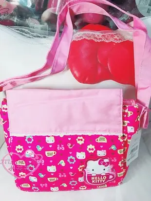 ♥小花花日本精品♥Hello Kitty桃紅蝴蝶結花朵滿版咖啡杯斜背肩背包布料可水洗清便外出包41052709