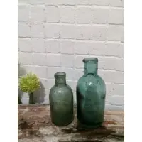 在飛比找蝦皮購物優惠-早期老玻璃 小藥瓶 綠色老玻璃瓶～3（2瓶合售)