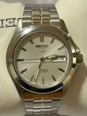 Seiko Men's Series 5 Silver Dial Day/Date Automatic Watch - SE-SNKK87