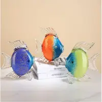 在飛比找PChome24h購物優惠-輕奢玻璃琉璃親嘴魚造型擺飾-橘藍色