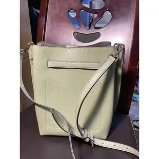 【Michael Kors】EMILIA 綁結造型荔枝紋皮革斜背水桶包(橄欖綠)