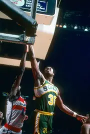 Paul Silas of the Seattle Supersonics Basketball 1980 Photo 5