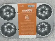 Nordic Ware Classic Bundtlette Baking Pan Mini Bundt Makes 6 Made in America
