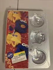 Sesame Street Cupcake CAKE Pan 1994 Wilton Big Bird Cookie Monster or Jello Mold