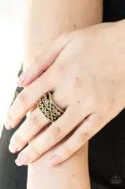 Paparazzi: Elegant Effervescence - Brass Ring