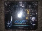 Neca Grid Alien Versus Celtic 2 pack