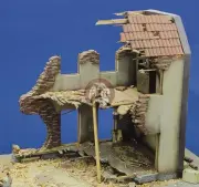 Royal Model 1/35 Internal 2-Story House Ruin Section [Plaster Diorama Model] 014