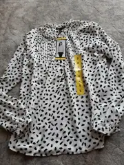 Hilary Radley Ladies Blouse. White Polka Dot. Long Sleeve. Small