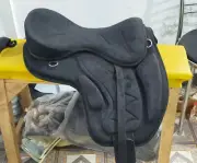 New ZigZag Design Treeless Synthetic Freemax Saddle 2 colors 9 sizes