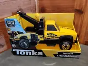 NIB TONKA STEEL CLASSICS TOW TRUCK