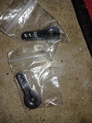 Rc aluminum servo arms/horns 24t and 25t and savers. Futaba Hitec Savox