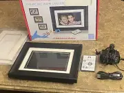 HP DF780a4-18 7" Black Wood Digital Picture Frame With Interchangeable Matters