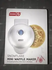 DASH Snowflake Mini Waffle Maker Silver DMF001SL Non-Stick 4 in Surface