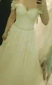 Never Worn Wedding Dress