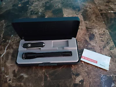 Maglite mini Maglite & Victorinox Swiss Army Knife Combo flashlight NEW