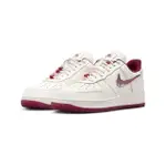 【NIKE 耐吉】W NIKE AIR FORCE 1 SWOOSHES VALENTINE DAY 情人節 AF1 女鞋 休閒鞋 閃光 FZ5068-161