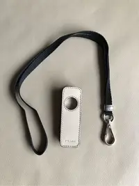 在飛比找Yahoo!奇摩拍賣優惠-[熊熊之家3]保證正品 Prada 米白色 iPod Shu