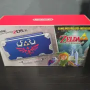 Nintendo 2DS XL Link Between Worlds Hylian Shield Edition