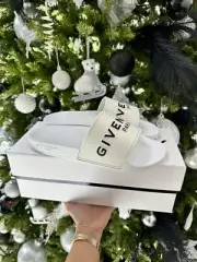 Givenchy Paris Logo Men’s Men White Flat Rubber Pool Slides Sandals 43 US 10 New