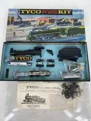 HO SCALE 1:87 VINTAGE DIECAST/PLASTIC TYCO LOCOMOTIVE & TENDER KIT #233-1500 NOS