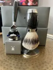 MÜHLE EDITION No.1 Fusion Razor, shaving brush silvertip badger, carbon Fiber!